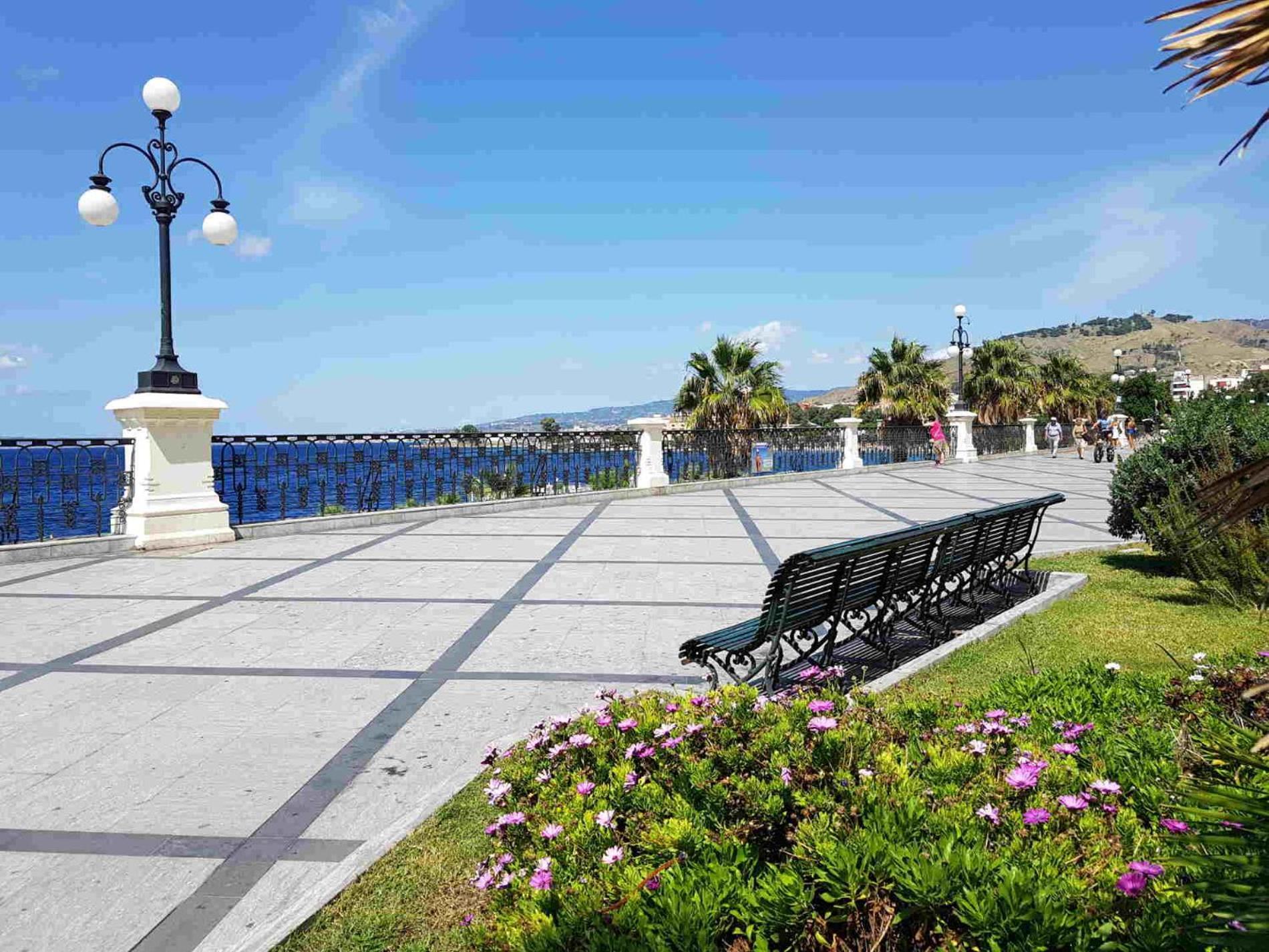 76 Avenue Suites Wi-Fi - Shuttle Реджо-ди-Калабрия Экстерьер фото